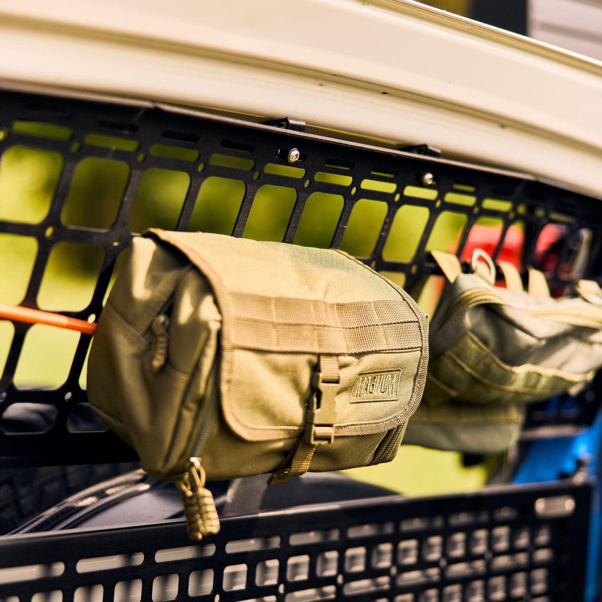 Panneau MOLLE de lunette arrière - FJ Cruiser-11-Bison Gear