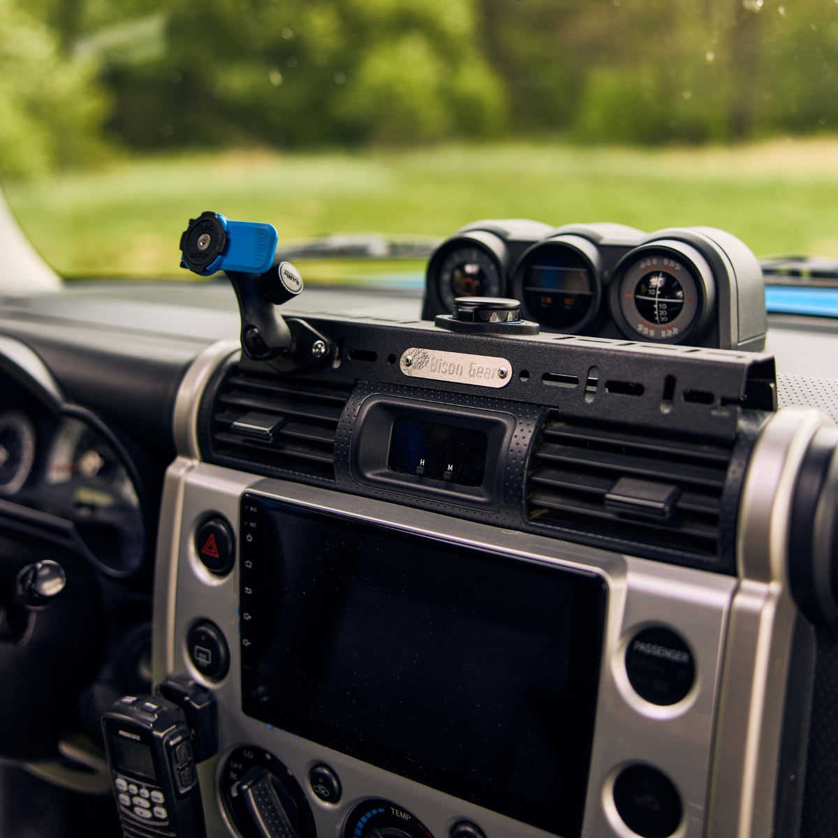 Plateforme de montage sur tableau de bord sans USB - FJ Cruiser-3-Bison Gear