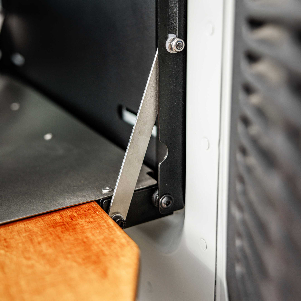 Table de porte arrière rabattable - Bronco 6G-15-Bison Gear