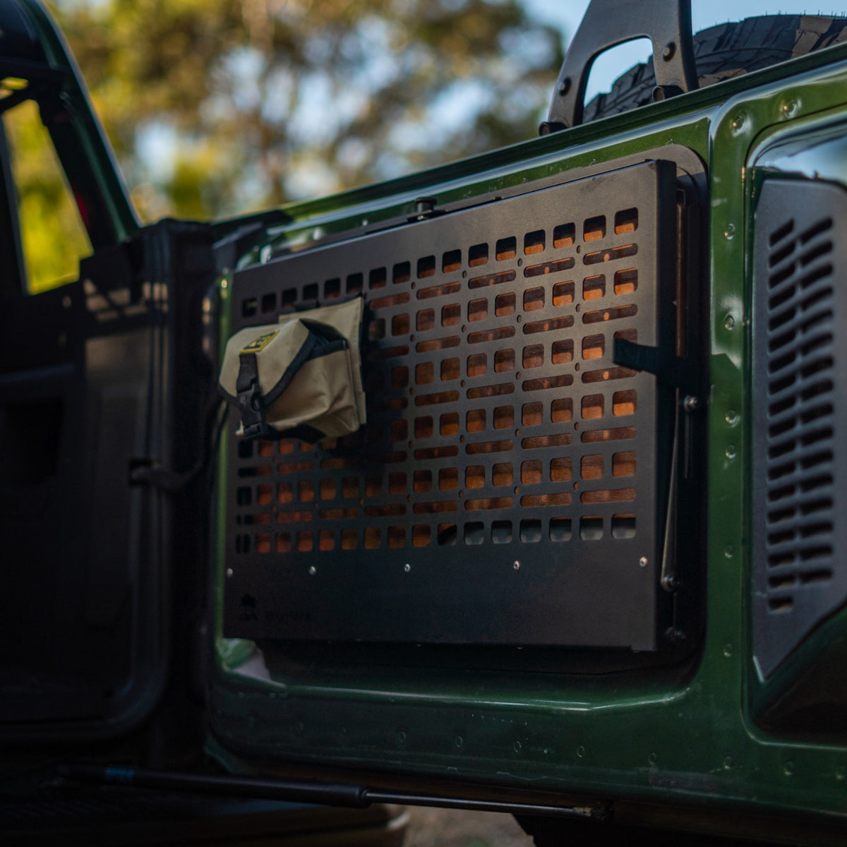 Table de porte arrière rabattable - Bronco 6G-3-Bison Gear