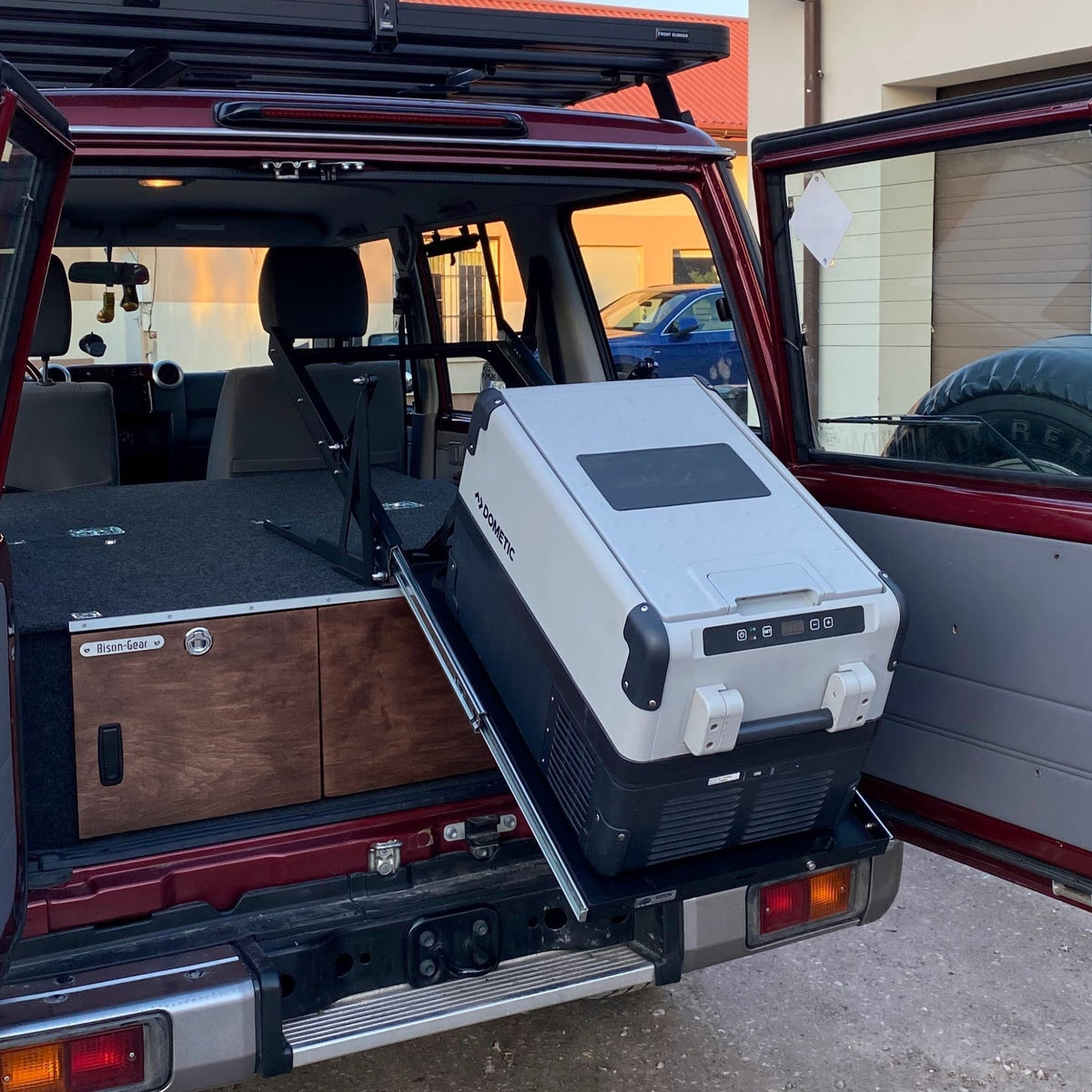 Plateau coulissant inclinable pour frigo avec vérins à gaz-2-Bison Gear