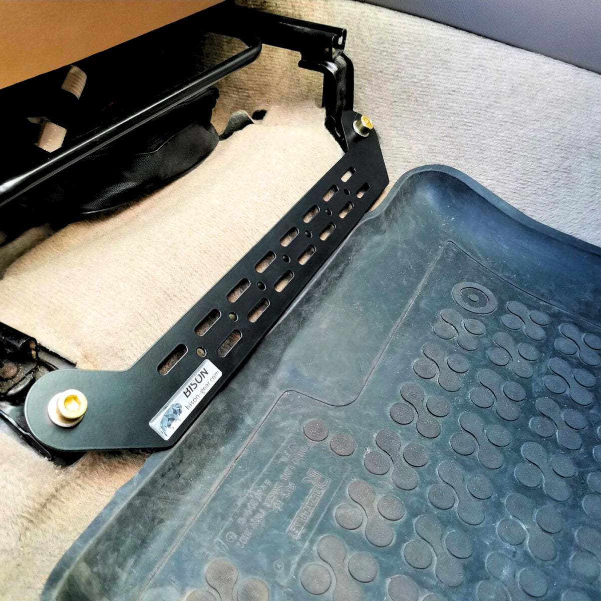 Support d'accessoires sous le siège-5-Bison Gear