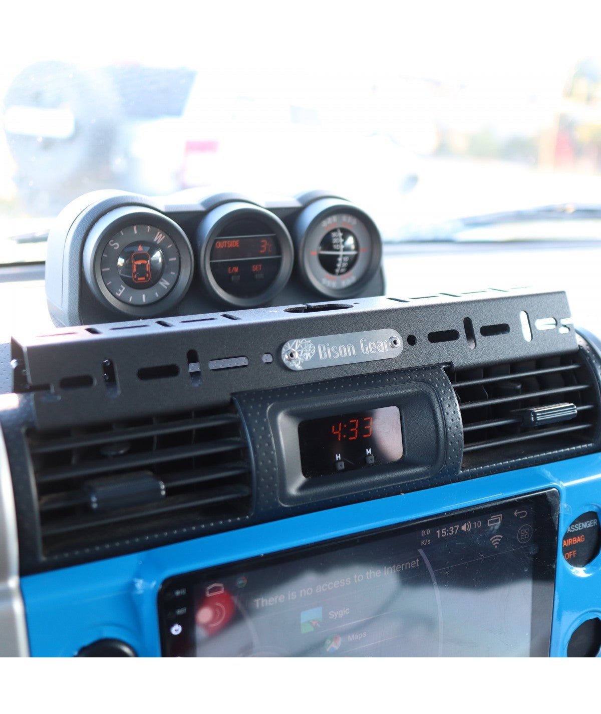 Plateforme de montage sur tableau de bord sans USB - FJ Cruiser-2-Bison Gear